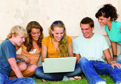 足球明星集结，赛场上演精彩对决