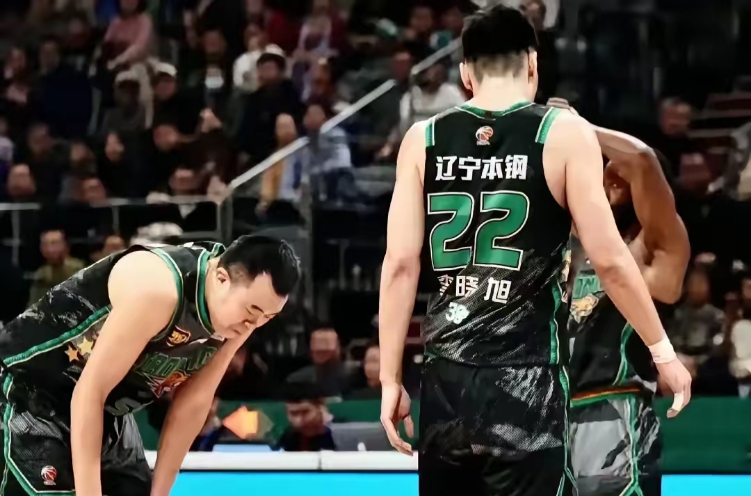 恩菲尔德防守反击战术成亮点，挑战欧洲豪强(4231战术板)