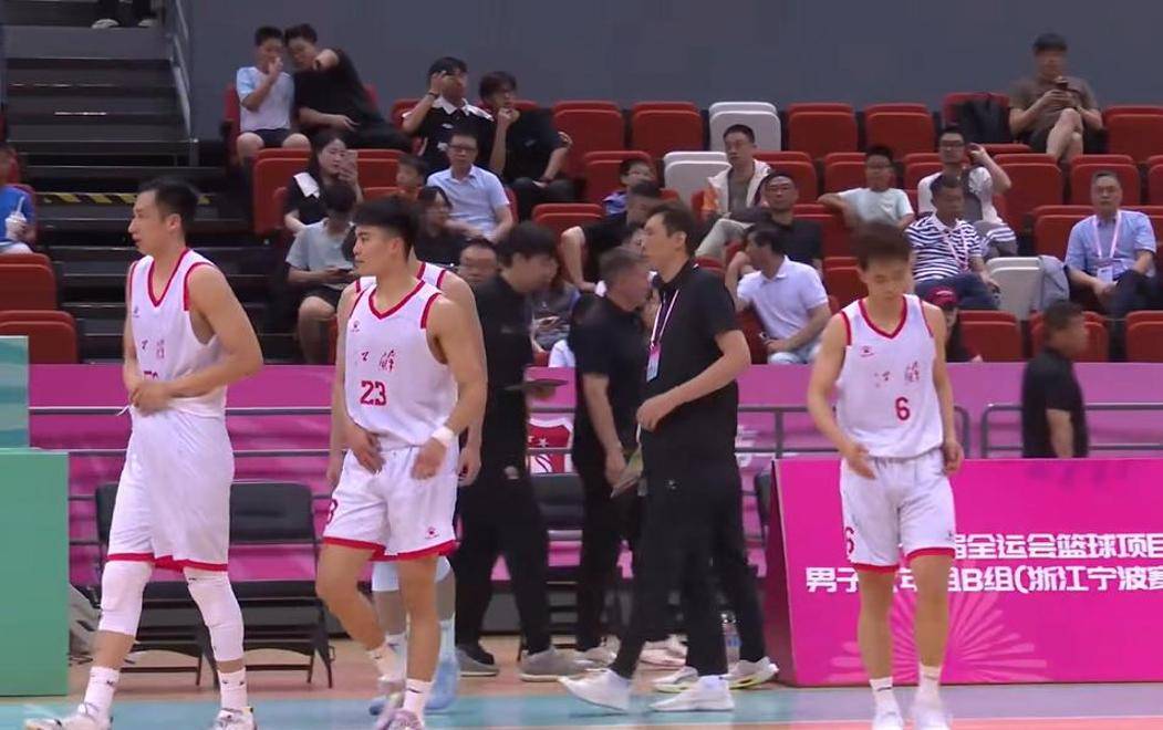江苏男篮备战对抗浙江队，全队精气神十足的简单介绍