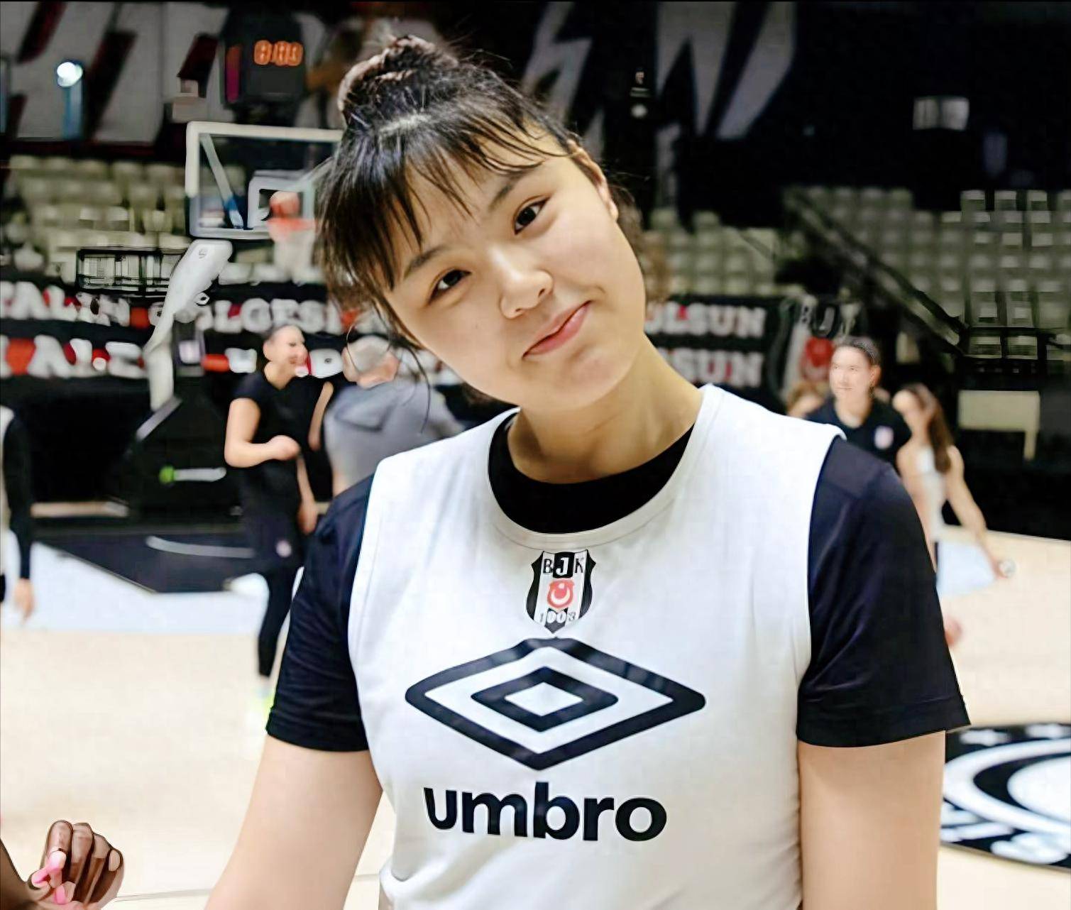 李月汝首发砍10分15板篮板创WNBA生涯新高