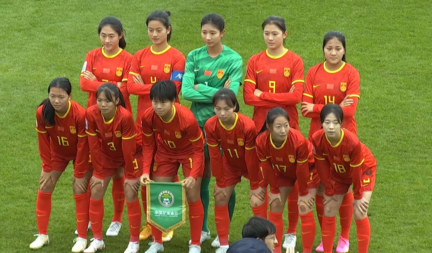 中国女足代表队表现强劲，向前迈进