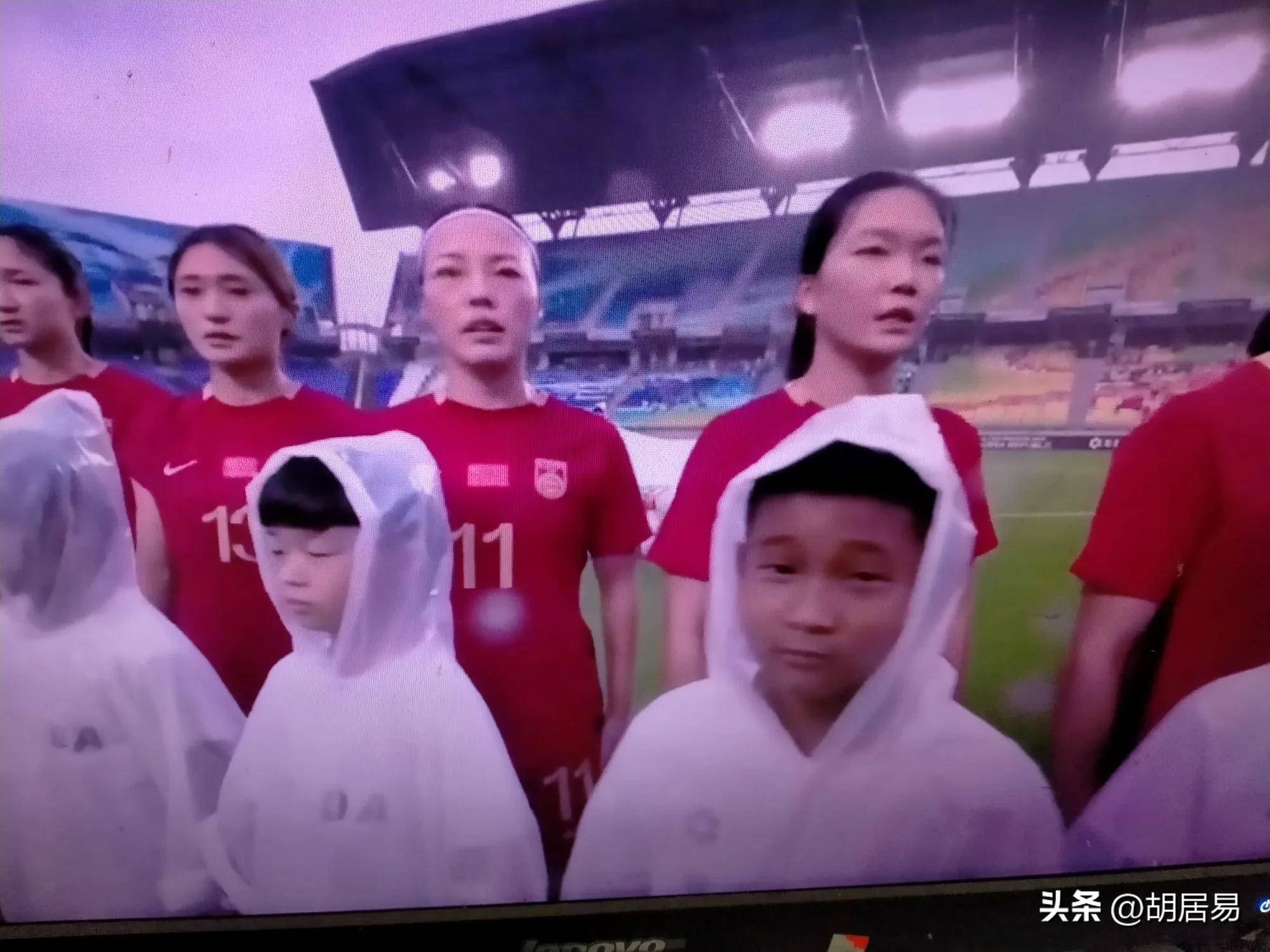 顶尖对手：女足队员迎战强敌的简单介绍